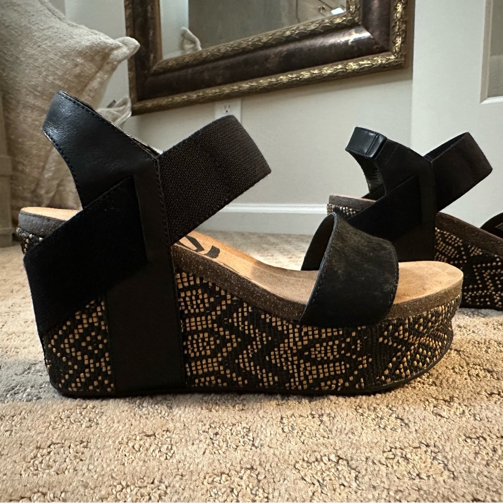 OTBT Black and Gold/tan Bushell Sandals